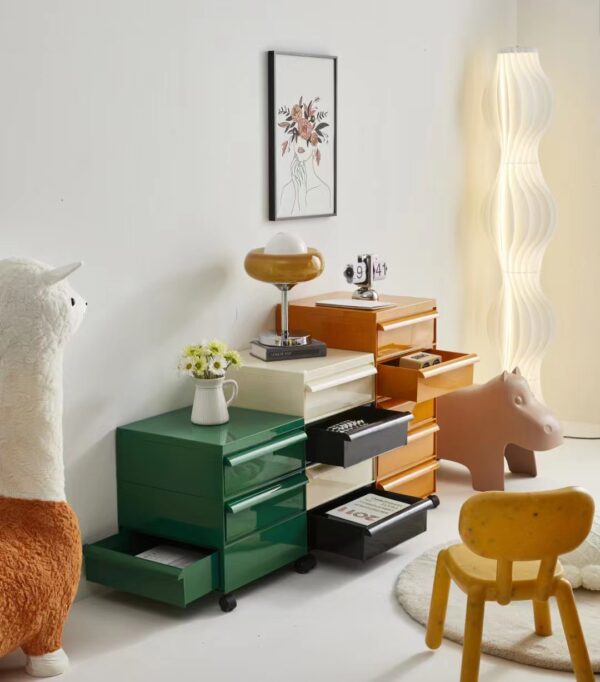 CHEST OF DRAWERS