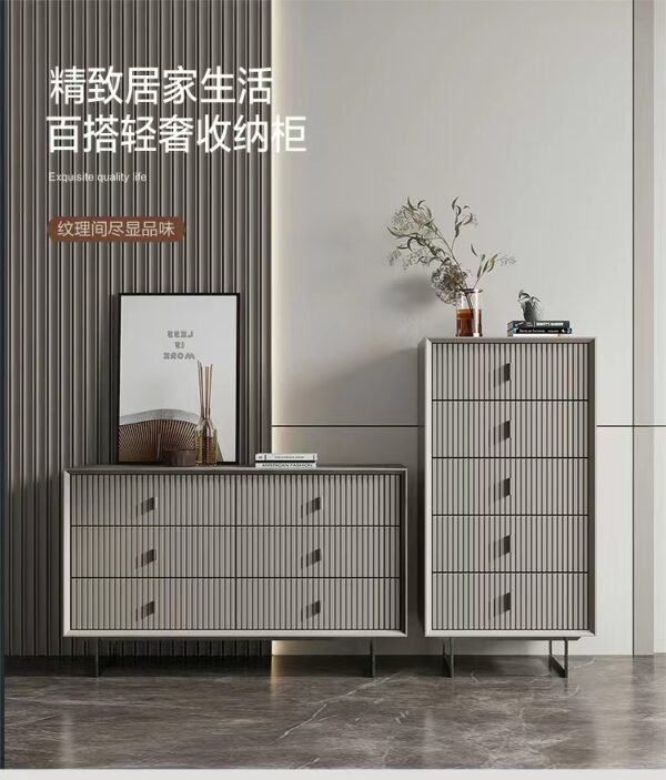 CHEST OF DRAWERS